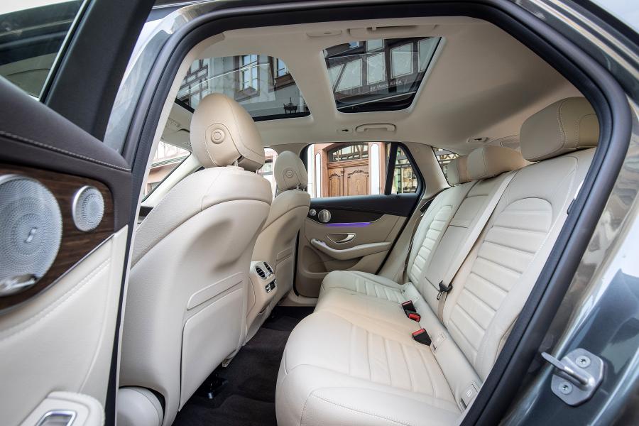 Интерьер Mercedes-Benz GLC300 4Matic (X253) 2019 года  (WW) (фото 41 из 41)